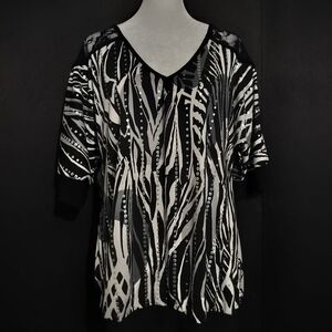 Black and White Patterned Women's Top